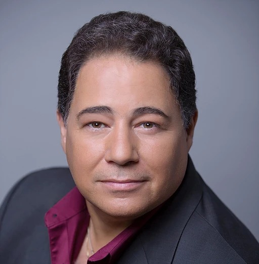Headshot of tenor Daniel Rodriguez